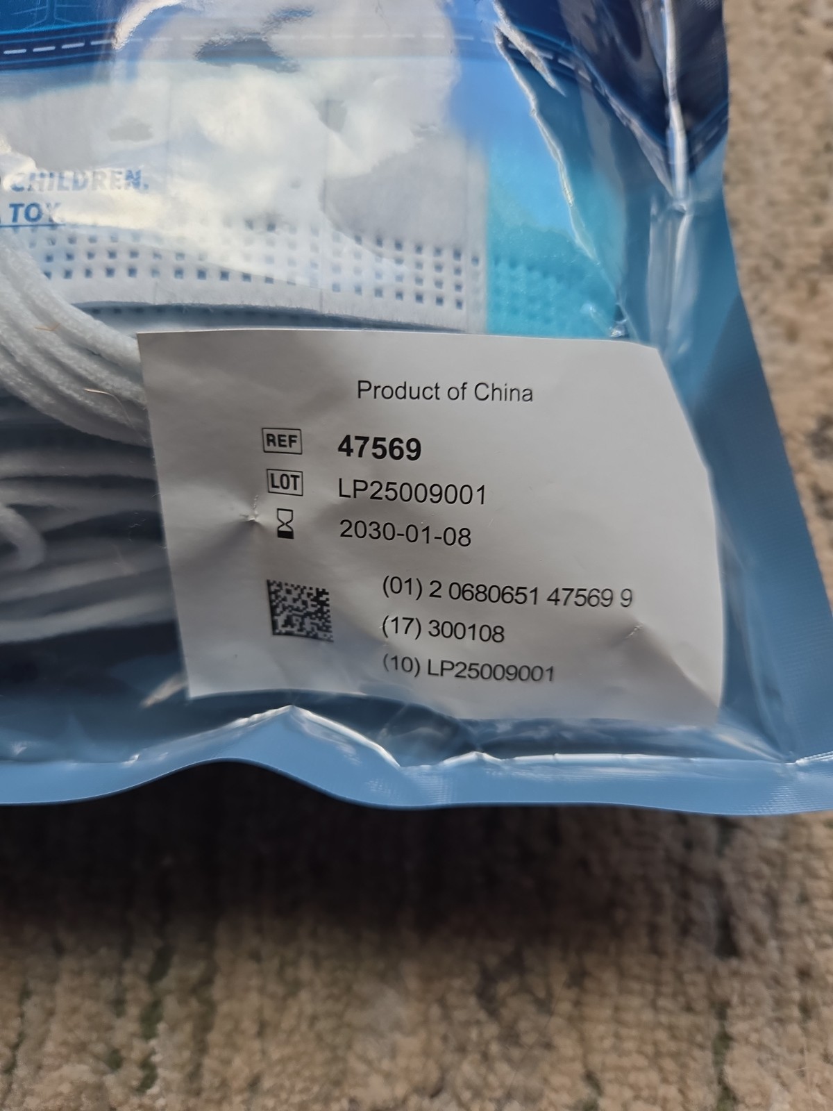 FLUIDSHIELD Level 3 Disposable With Earloops, 47569 (of 50)