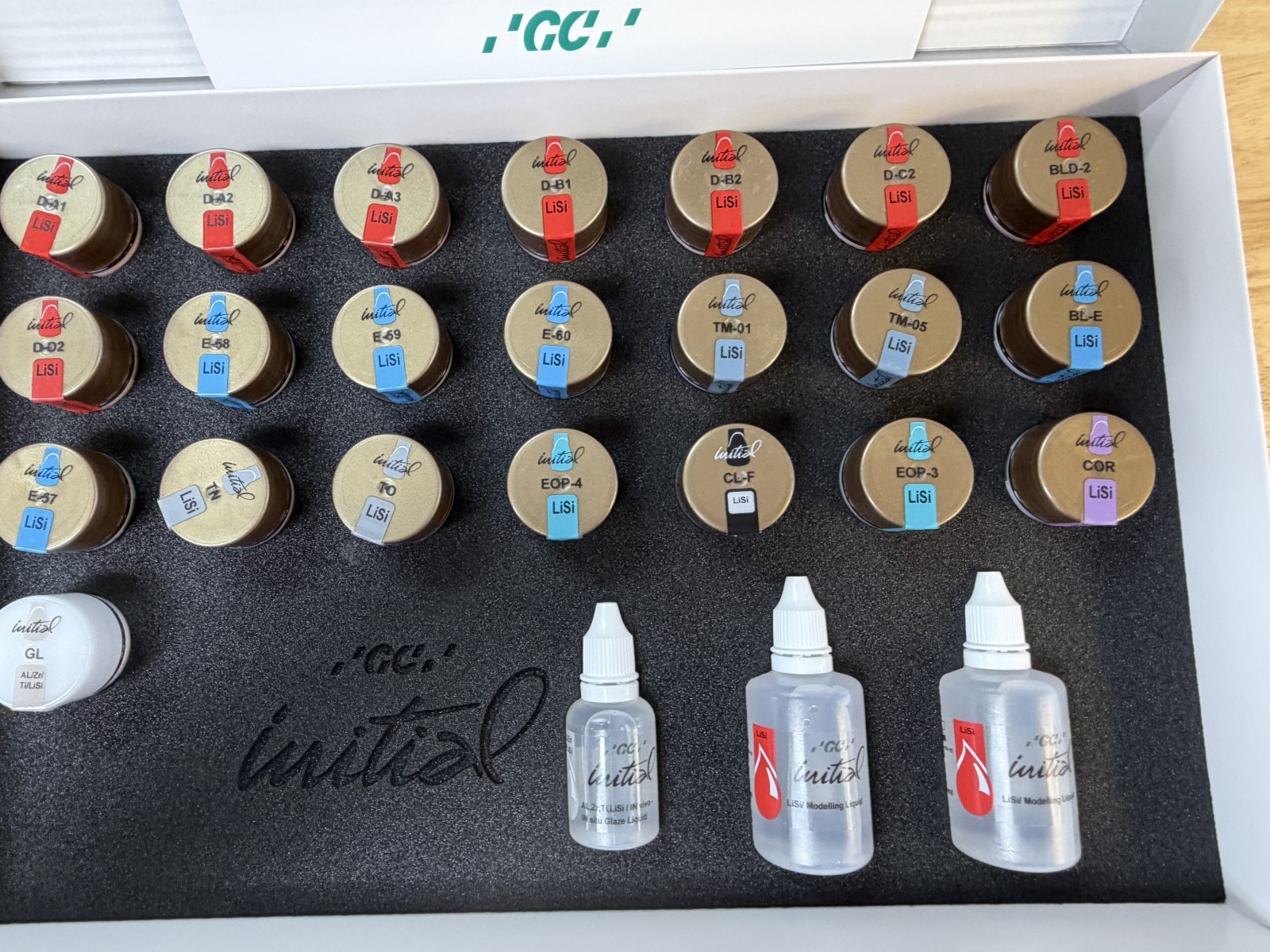 GC INITIAL LISI BASIC SET dental ceramic system 370g – SIX OPEN/UNTOUCHED