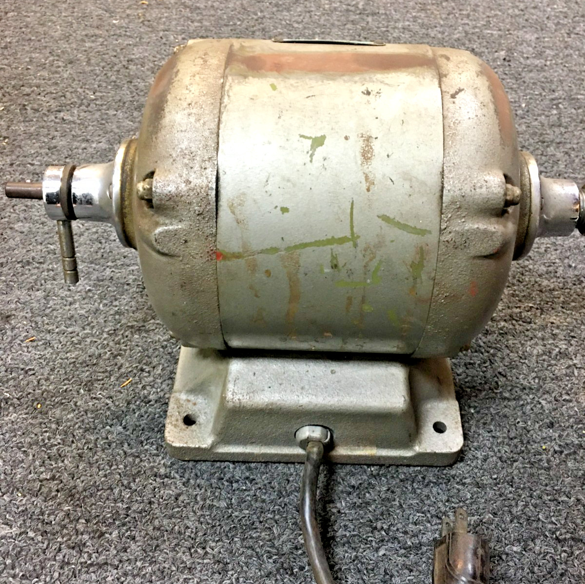 DIXON POLISHING LATHE MODEL MT 353, 1/4 HP, 60 CYCLE, 1725-3450 RPM,TURNS ON,USA