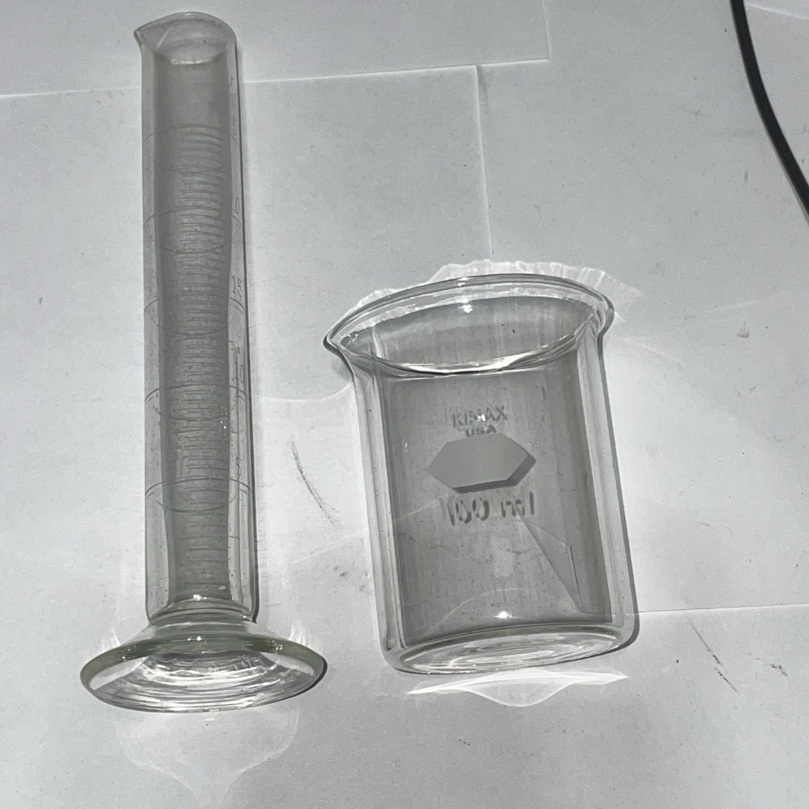 Kimax Beaker (100ml) And (Brand Unknown)Cylinder (200ml)