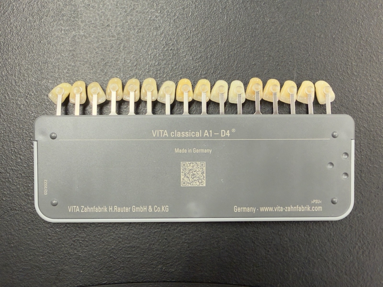 VITA classical A1-D4 shade guide with Bleached Shades – Made in Germany – Great