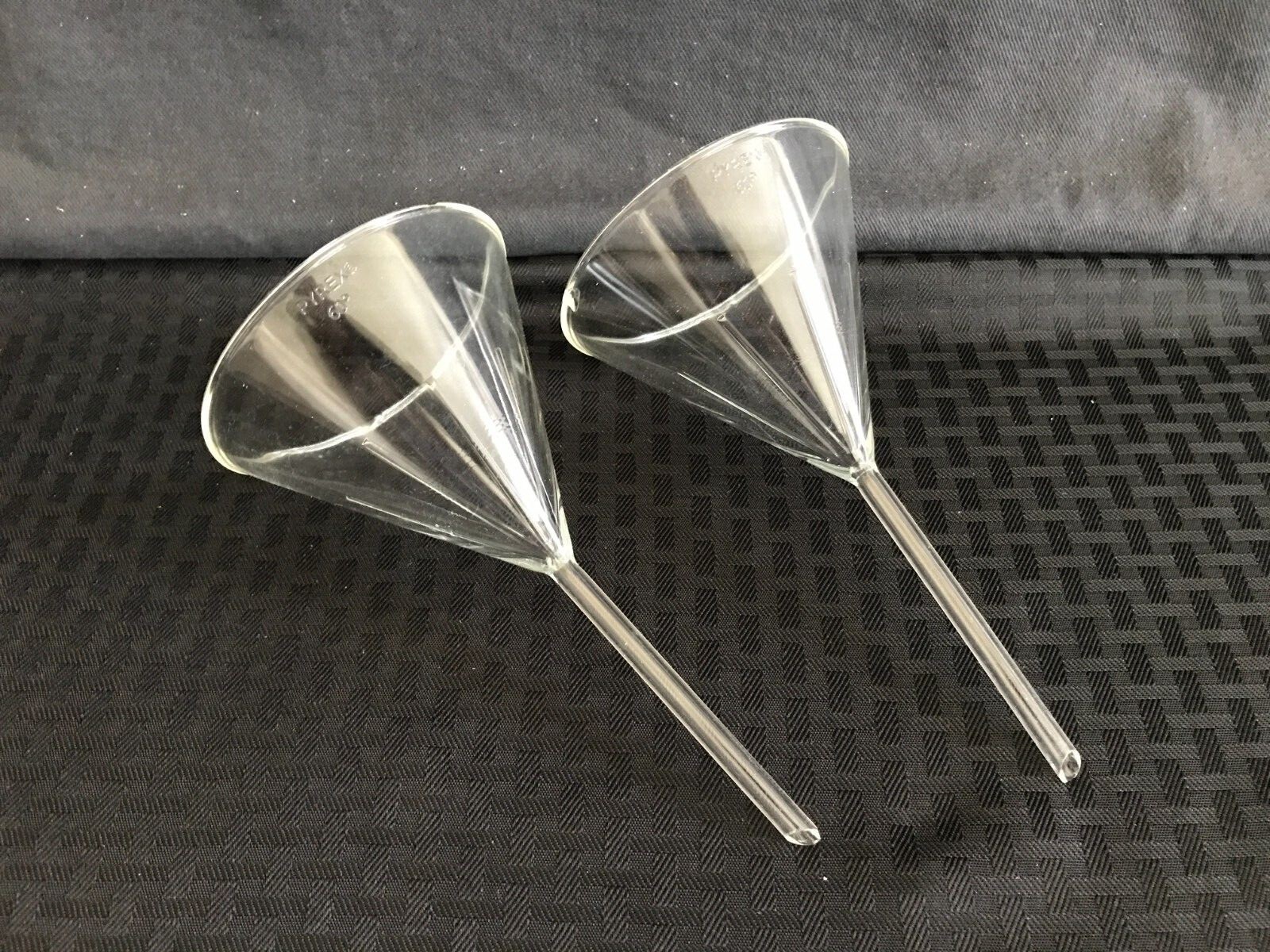 (2) Corning Pyrex Glass 100mm ID 60° Angle Fluted Filling Funnel 6180-100 Chips