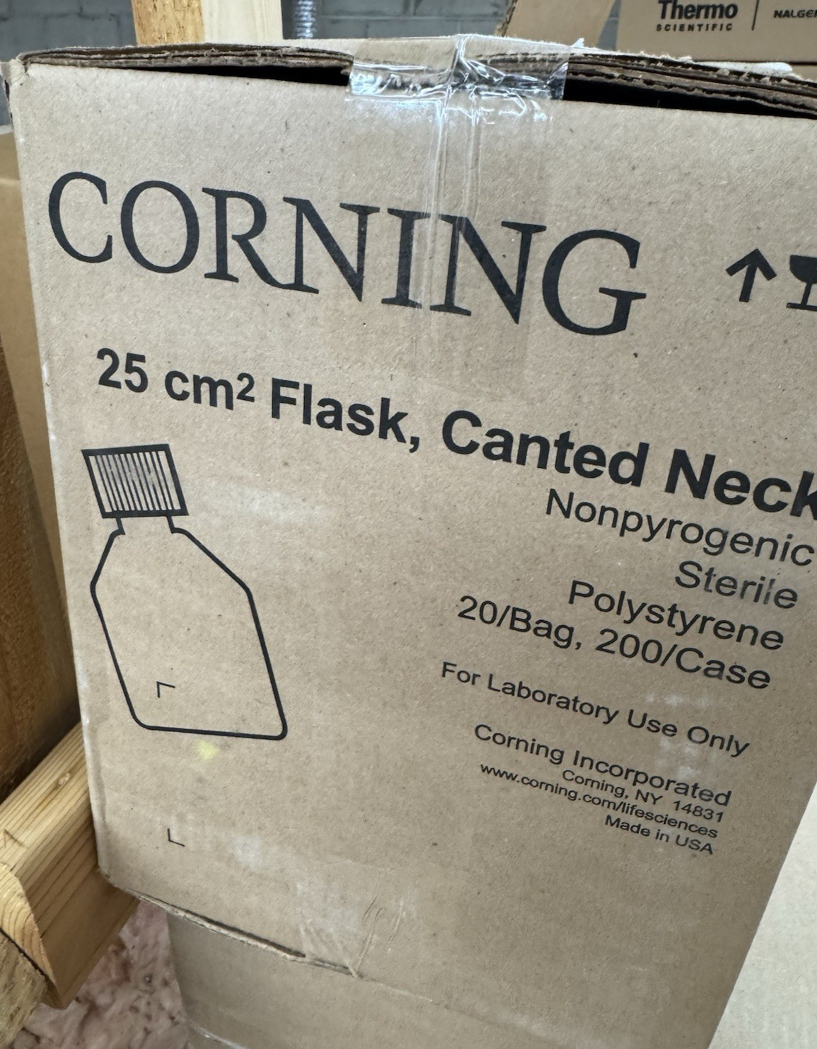 Corning 430639 25cm2 T-25 Flask Canted Neck Vent Cap Case 200