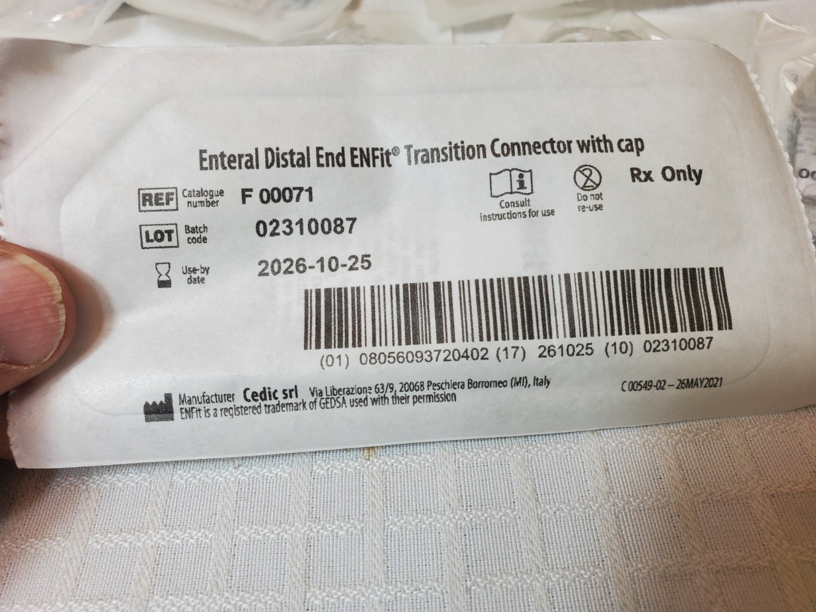 QTY 19 Cedic srl Enteral Distal End ENFit Transition Connector with Cap F 00071