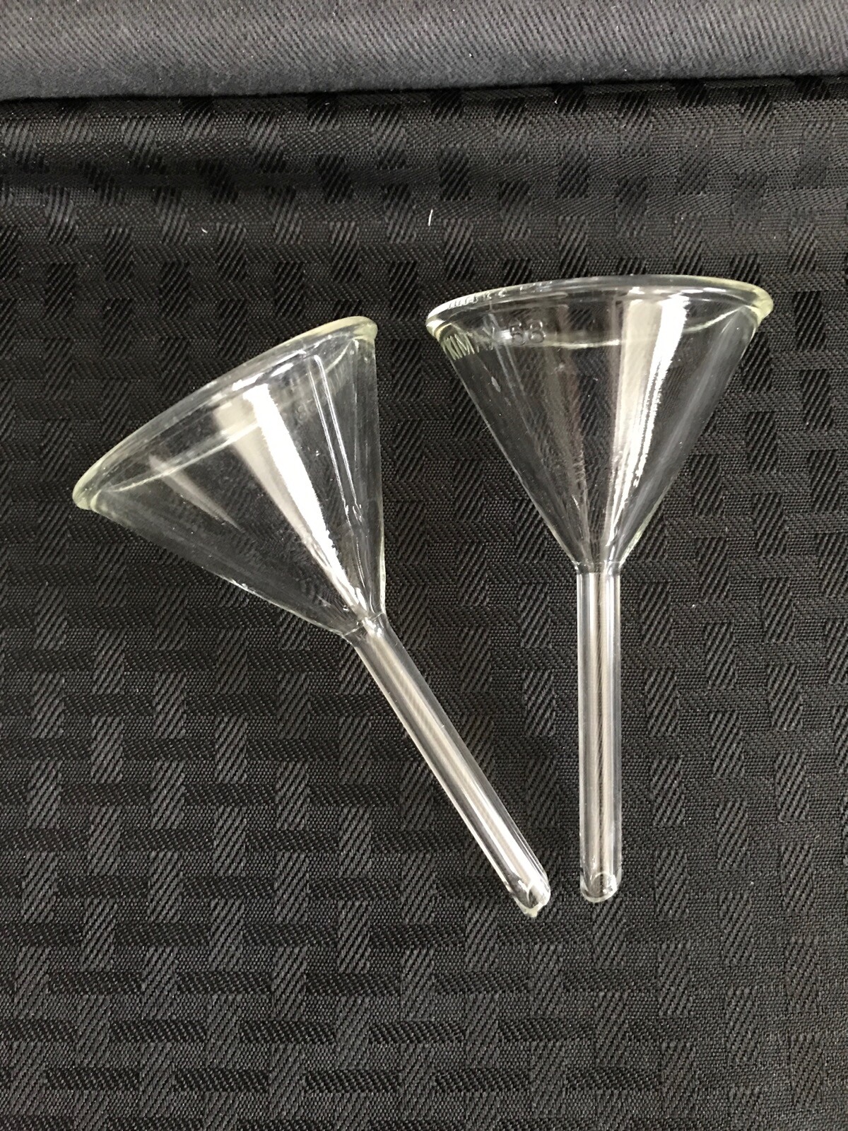 (2) KIMAX Glass 55mm ID 58° Angle Filling Funnel Short Stem 28950-55 B Chipped
