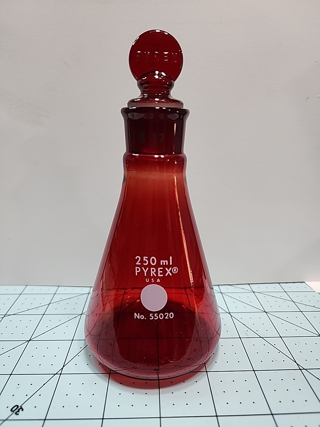 VINTAGE RED PYREX 250 mL LOW ACTINIC NARROW MOUTH ERLENMEYER FLASK EUC