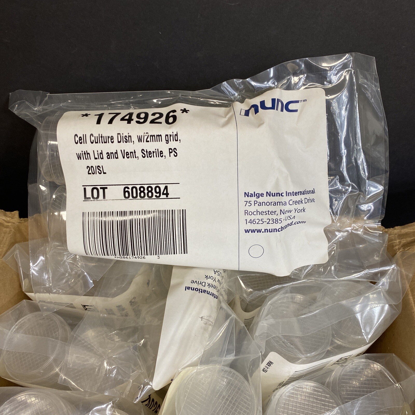 Thermo Scientific Nunc Petri Dish with Lid Total of 200 Dishes