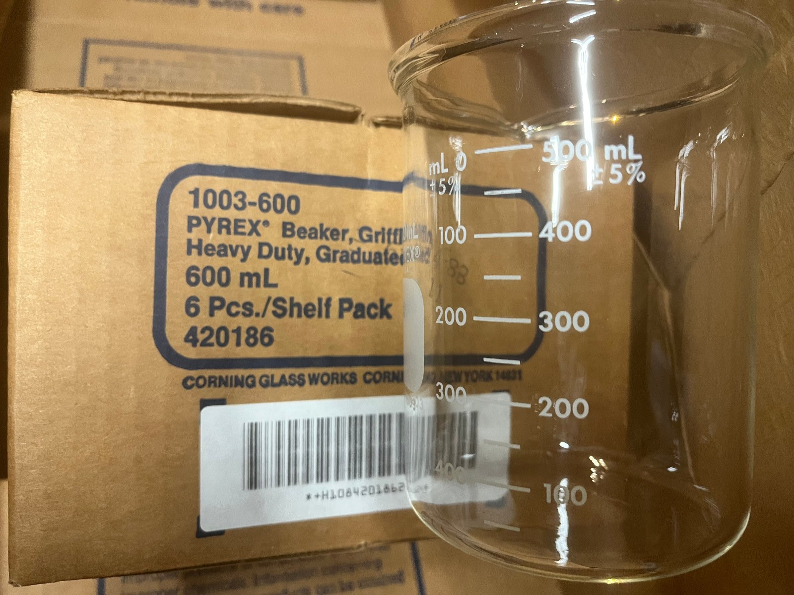 One new Pyrex Glass 600mL Graduated Griffin Beaker 1003-600 heavy duty