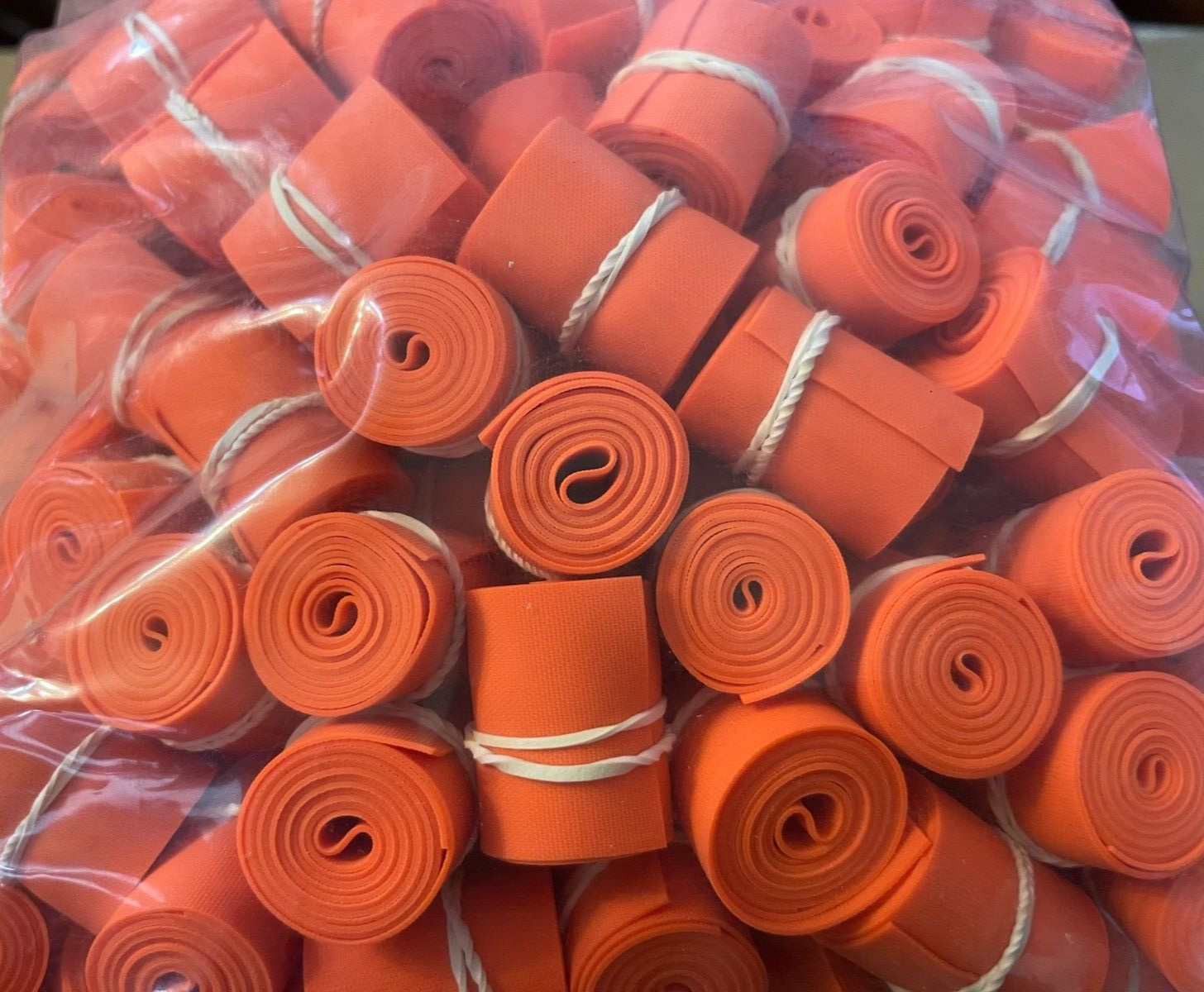 250 MEDICHOICE TOURNIQUET 1” X 18″ ORANGE ROLLED & BANDED TEXTURED LATEX-FREE