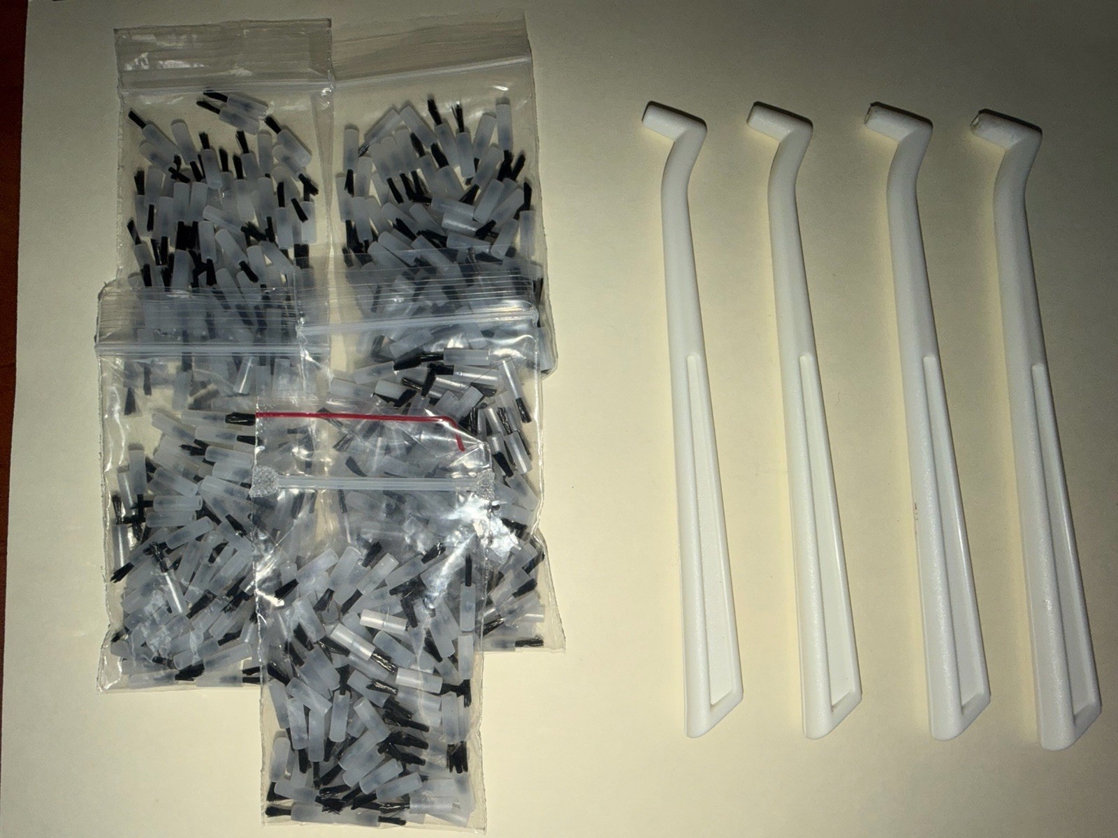 Dental, Autoclavable Brush Handles (x4), Brushes Standard(x500), NEW