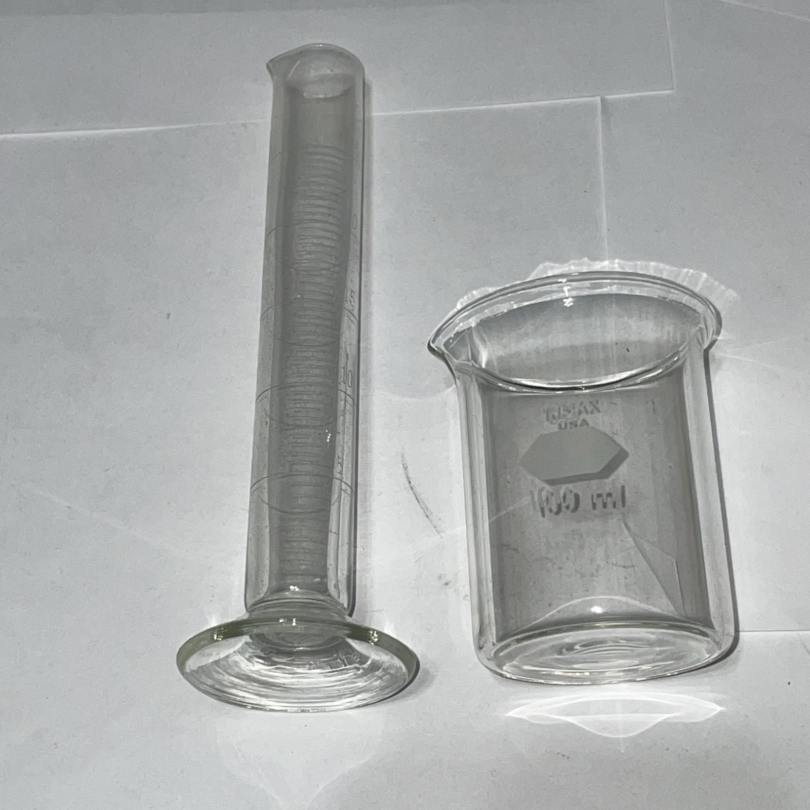 Kimax Beaker (100ml) And (Brand Unknown)Cylinder (200ml)