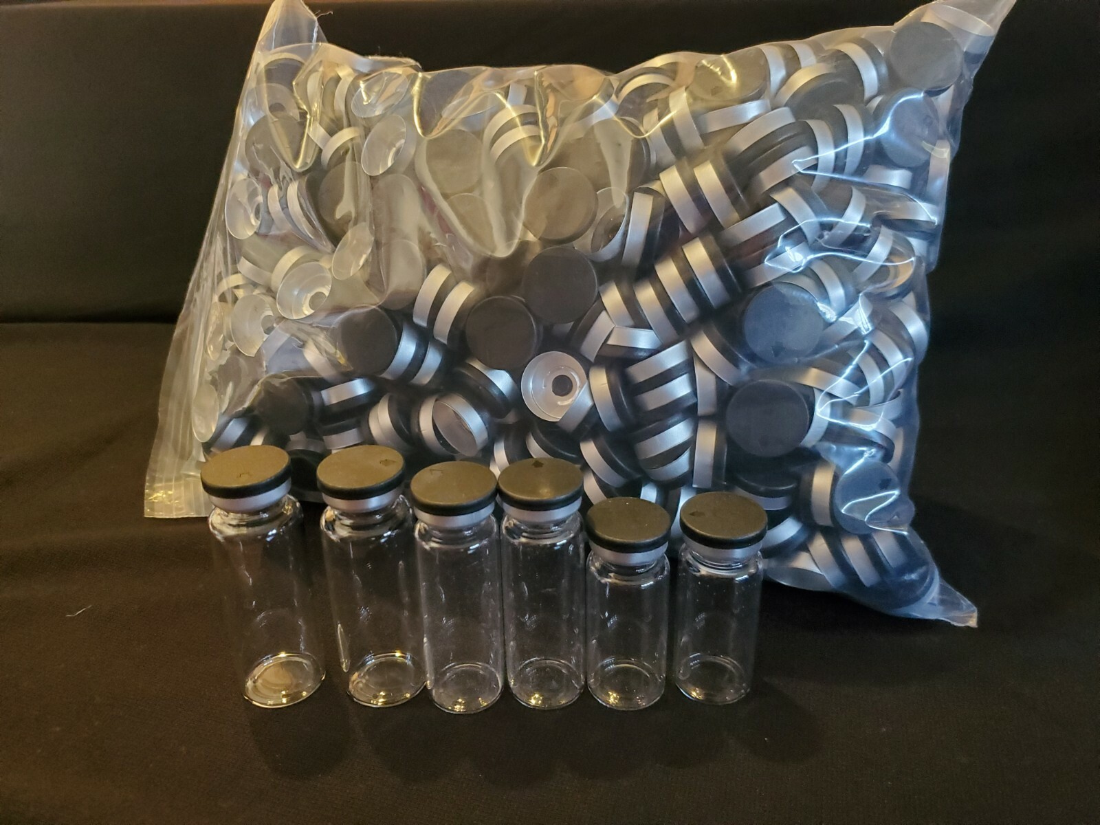 1000 pc – 20 mm Black Aluminum Crimp Flip Off seal + 1000 Gray Butyl Stoppers