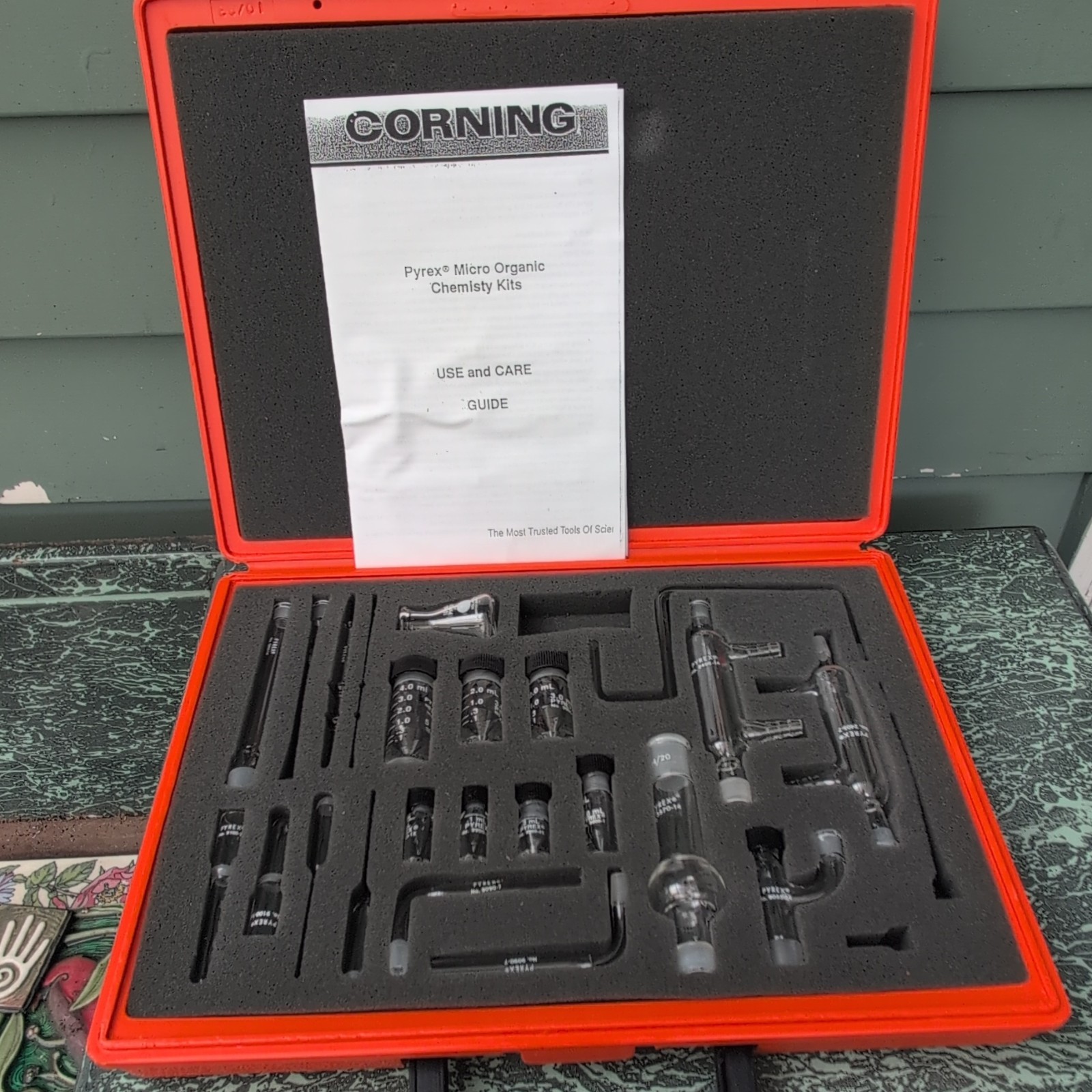 Corning Pyrex Micro Organic Chemistry Kit Glassware Set w/ Case & Guide 6949-M11