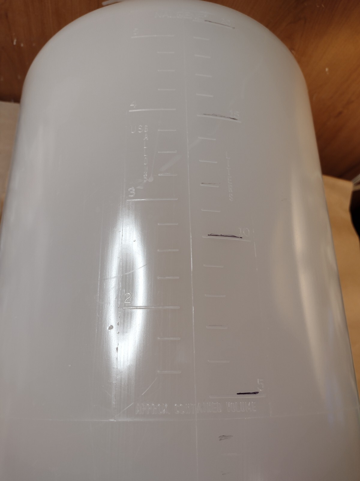Nalgene 5 Gallon / 20 Liter Graduated Polypropylene Carboy with Handles and Lid